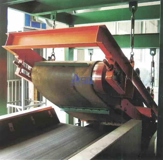 TEAR RESISTANT STEEL CORD CONVEYOR BELT