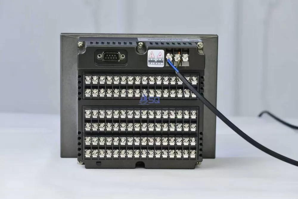 7-Inch 16-Channel Industrial Data Logger 